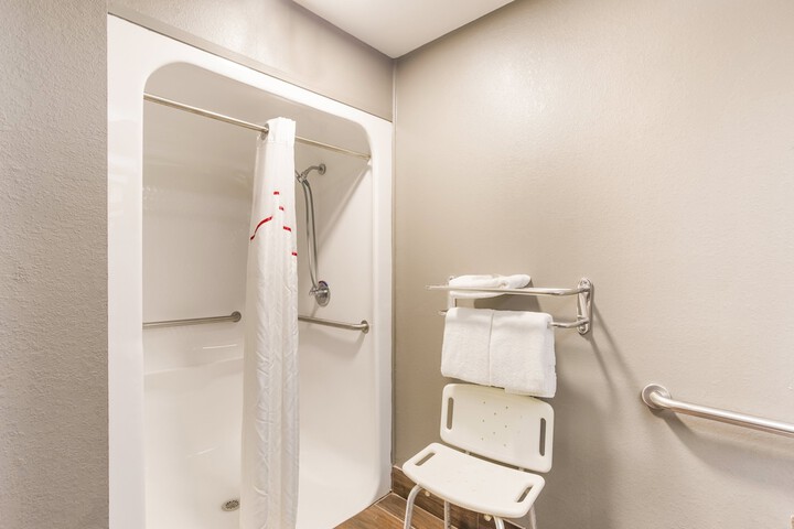 ADA Accessible Deluxe King (14 of 19)