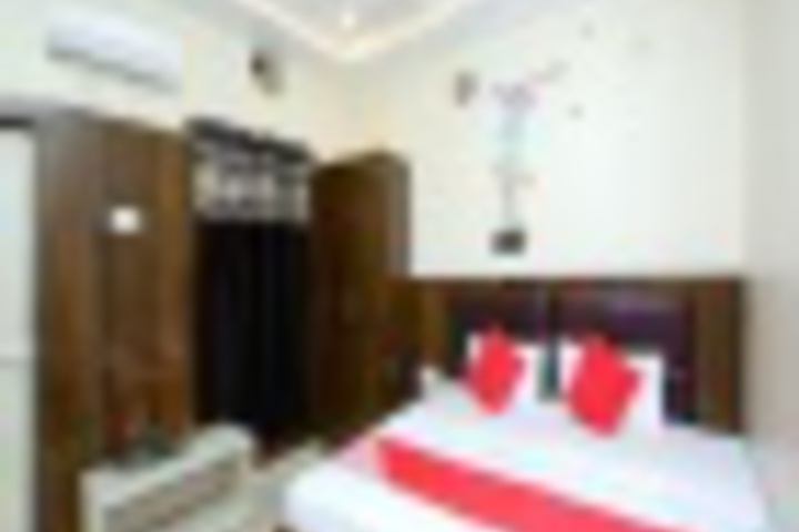 Room 374 of 407