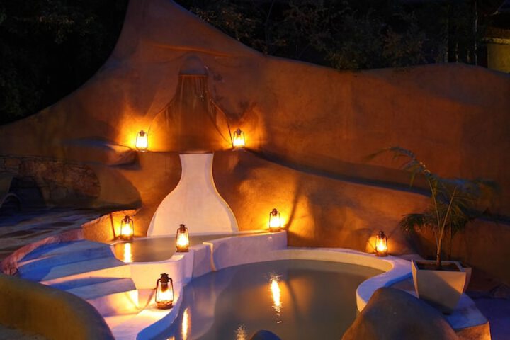 Hotel Pool
