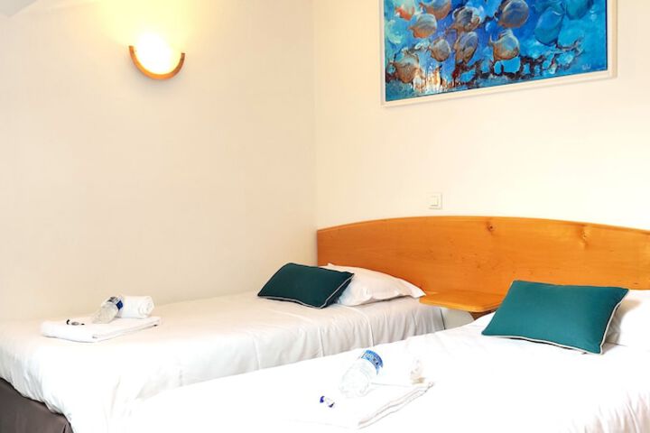 Room 15 of 34