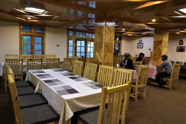 Dining 8 of 10