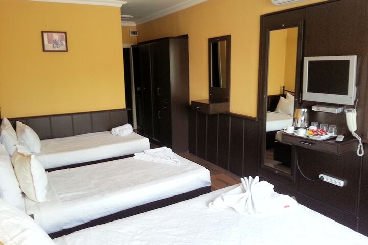 Room 11 of 28