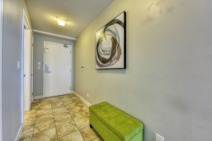 Room 53 of 273