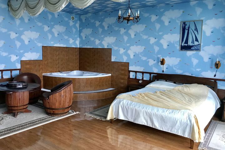 Room 10 of 52