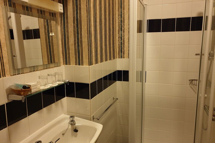 Room 137 of 184