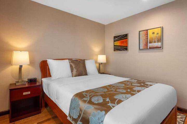 Superior Queen Bed (1 of 4)