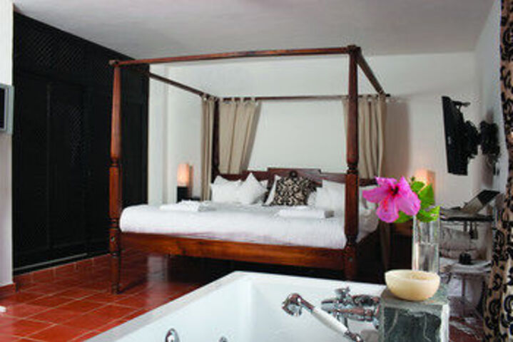 Room 11 of 28