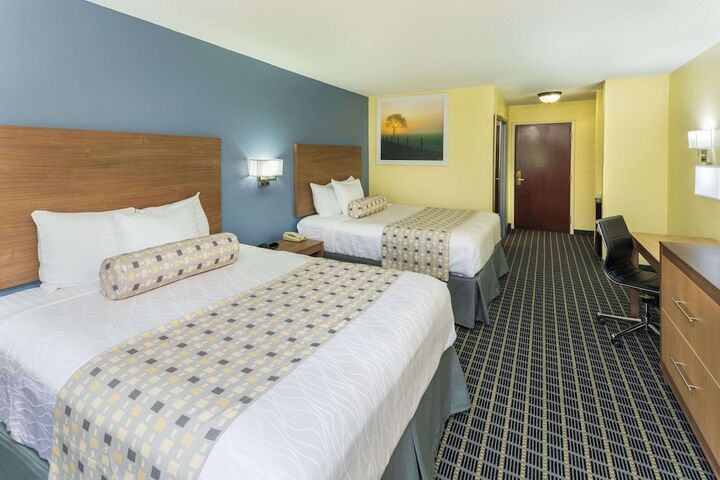2 Queen Beds (1 of 2)