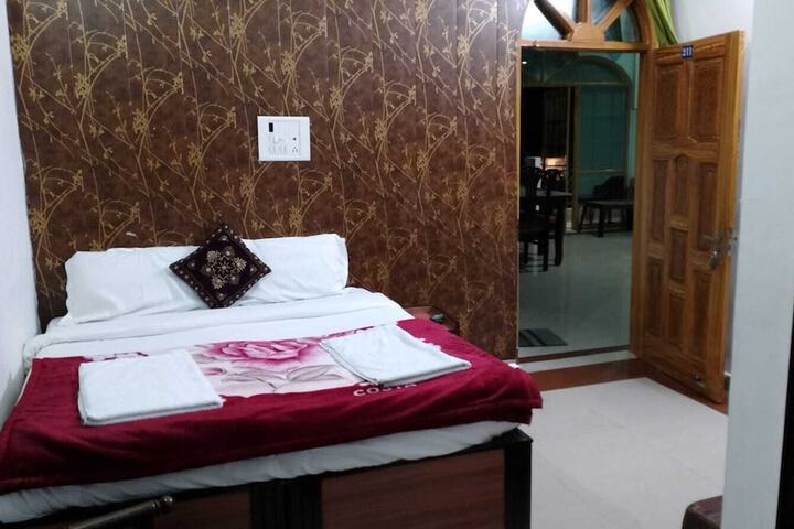 Room 6 of 48