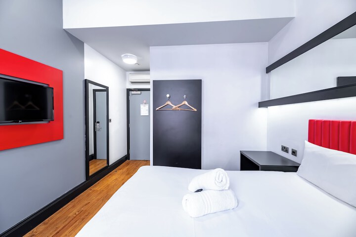 Room 25 of 103