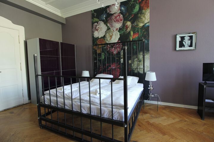 Room 26 of 47