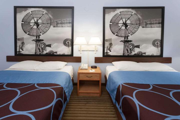 2 Queen Beds (5 of 6)