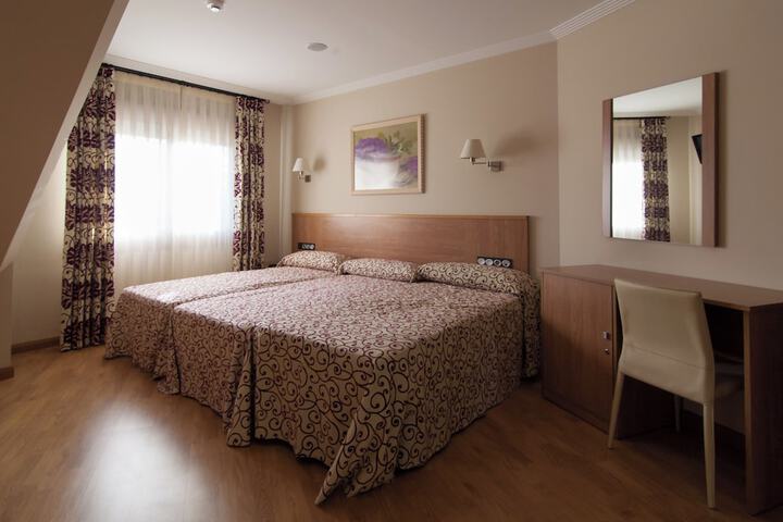 Room 8 of 33