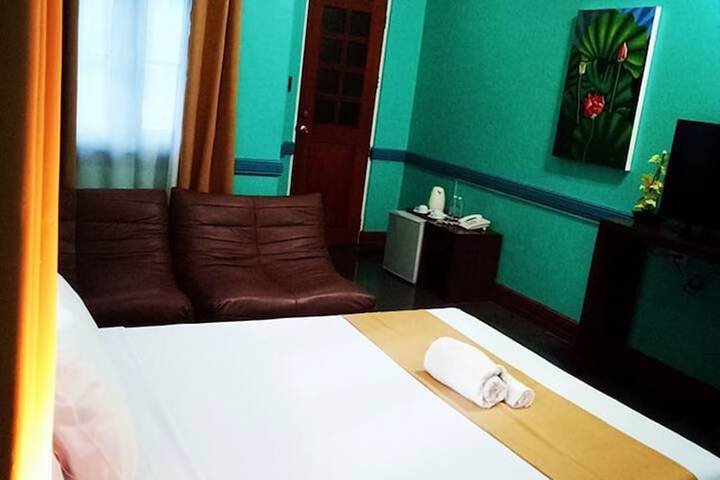Room 10 of 80