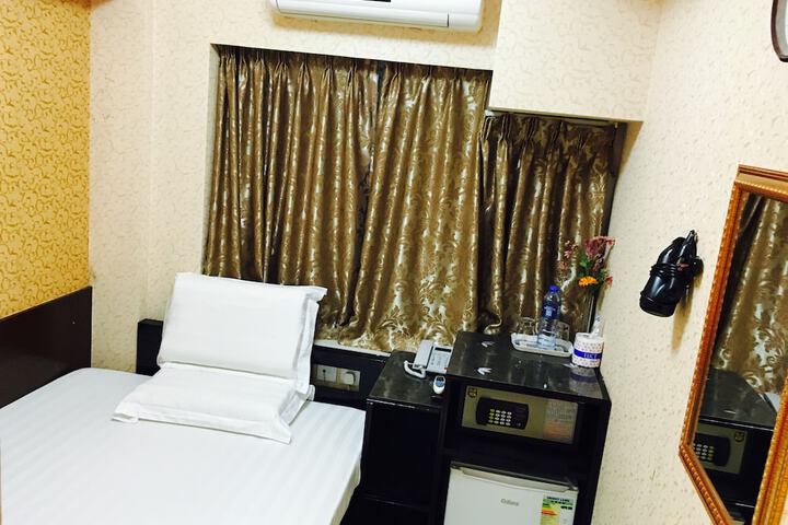 Room 9 of 139