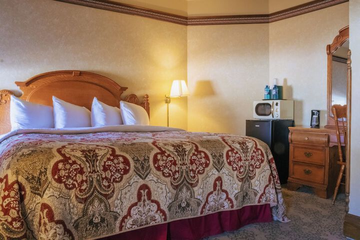 Room 24 of 150