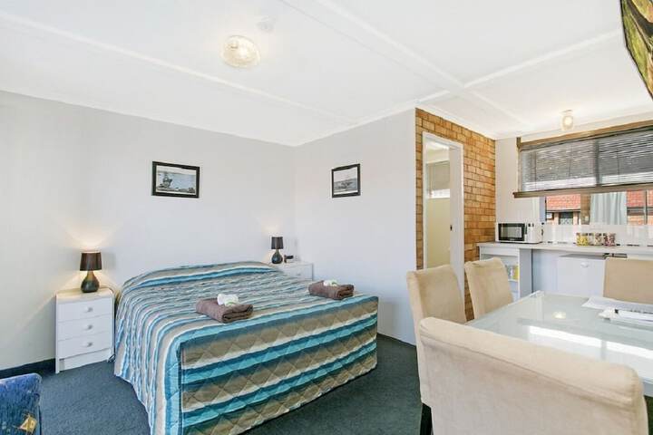 Room 5 of 8