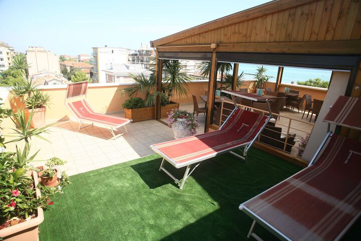 Terrace/Patio 30 of 33