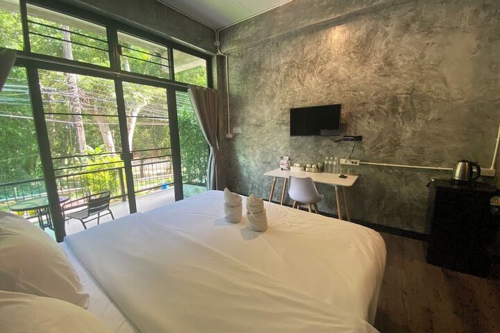 Room 4 of 36