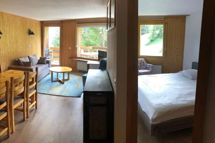 Room 7 of 104