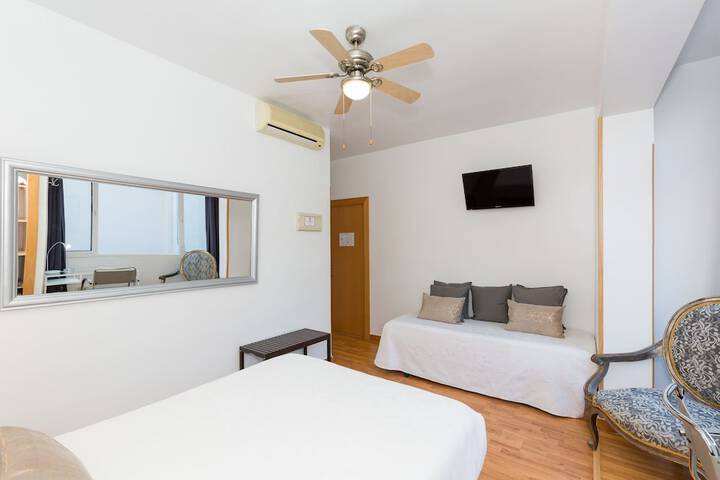 Room 16 of 93