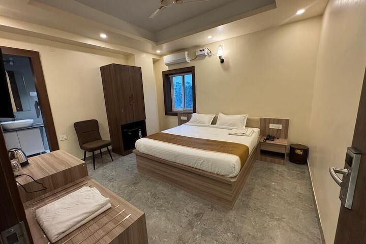 Room 3 of 19