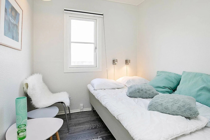Room 6 of 17