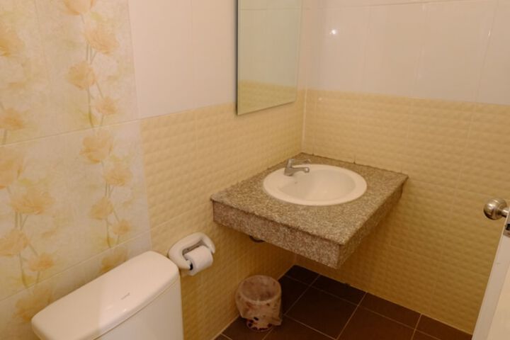 Room 18 of 32