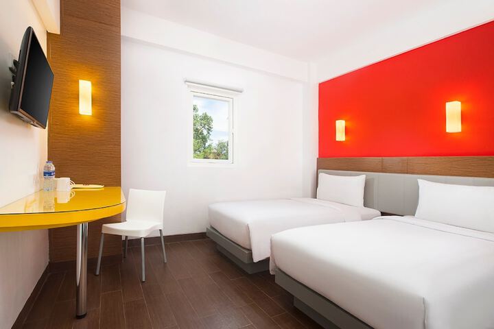 Room 6 of 18