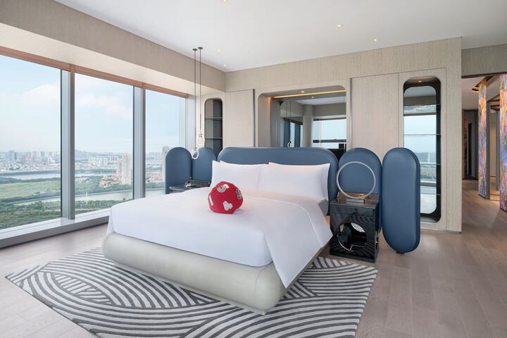Room 8 of 77