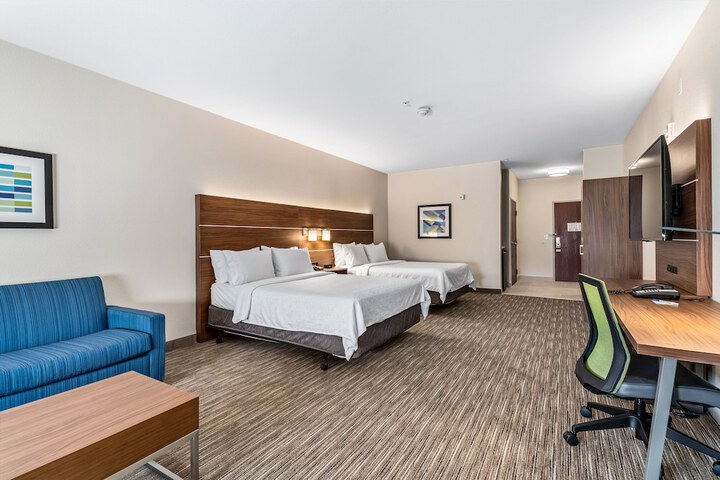 Room 3 of 82