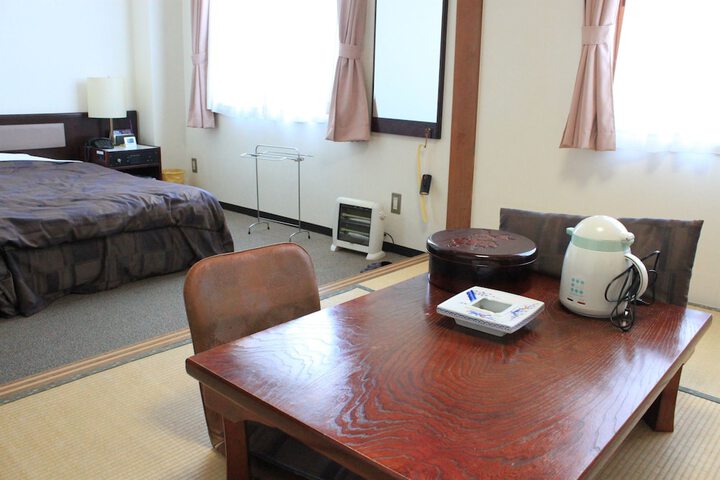 Room 6 of 19