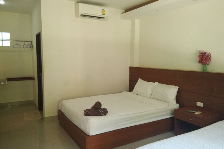 Room 6 of 63