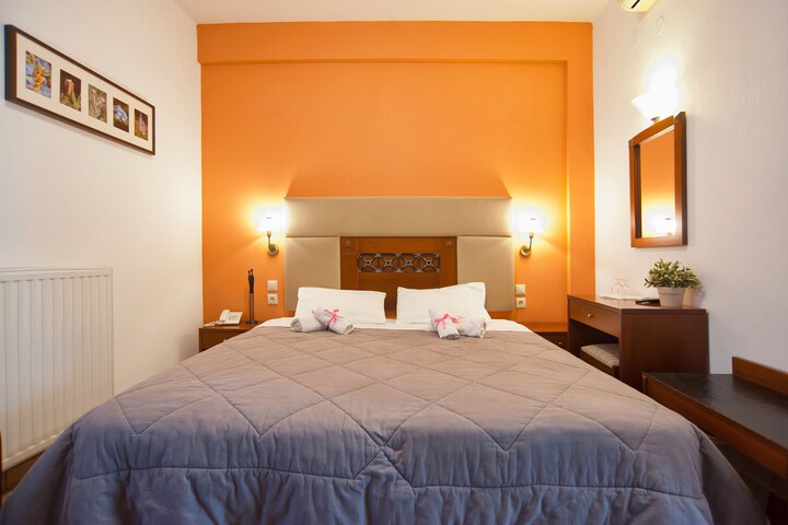 Room 33 of 85
