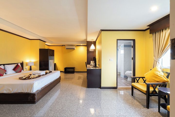 Room 13 of 77