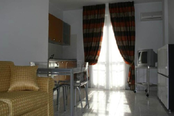 Room 14 of 32