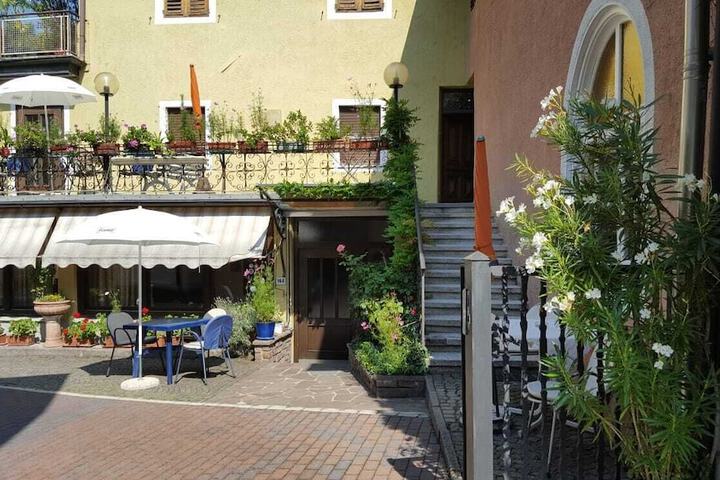 Hotel Exterior 42 of 44