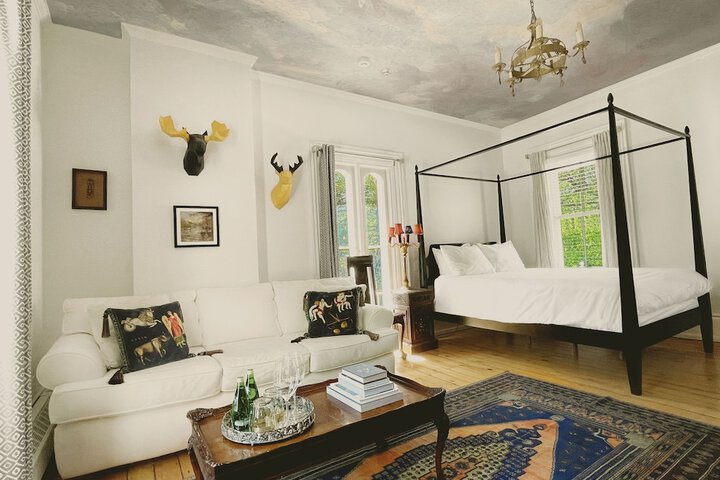 Room 11 of 33