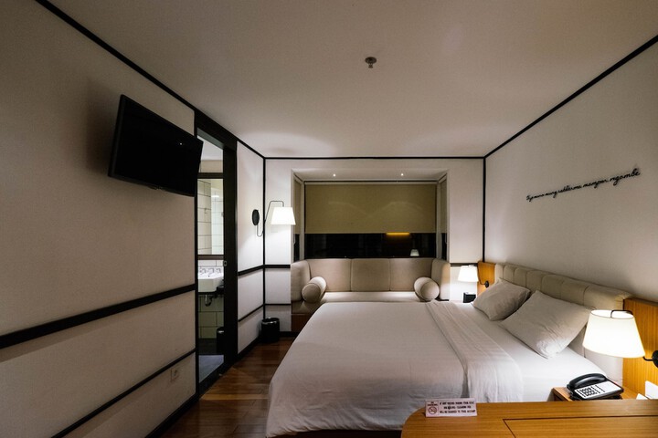 Room 10 of 63