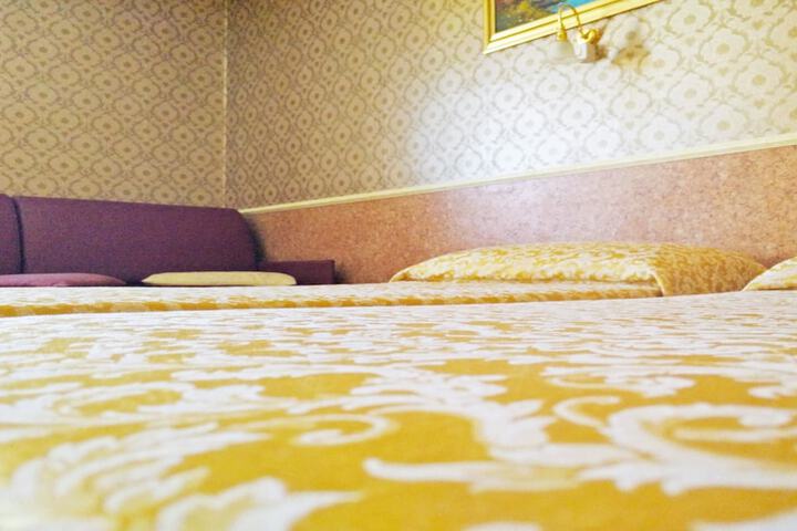 Room 3 of 21