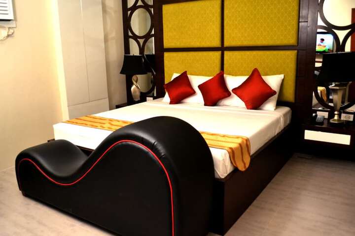 Room 5 of 20