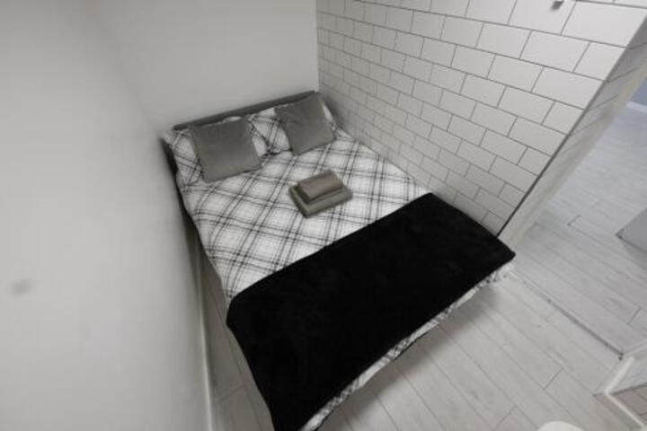 Image of BOND HOTEL