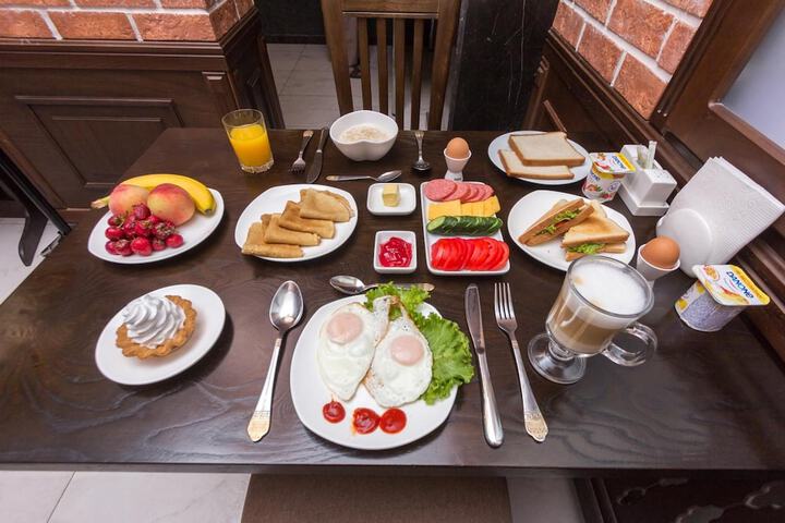 Dining 44 of 55