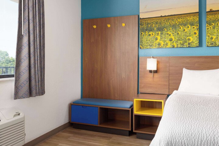 1 King Bed (6 of 19)