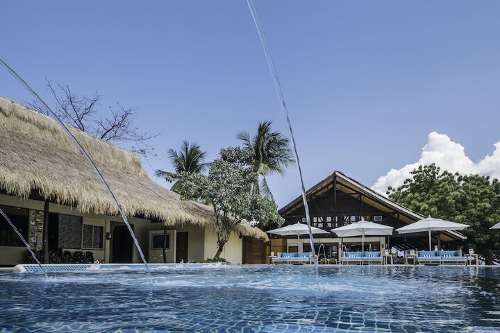 Hotel with Pool