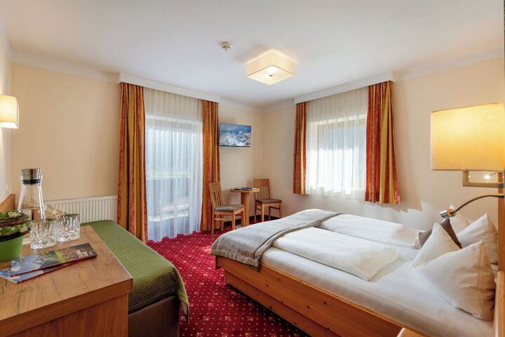 Room 8 of 77