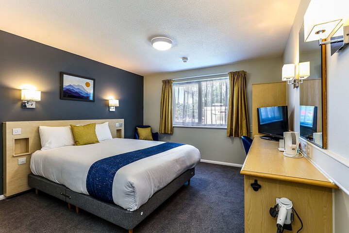 Room 8 of 19