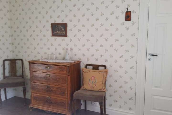 Room 10 of 37