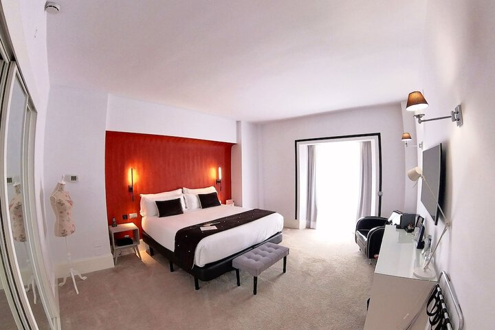 Room 9 of 28