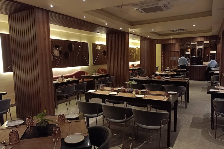 Dining 14 of 17